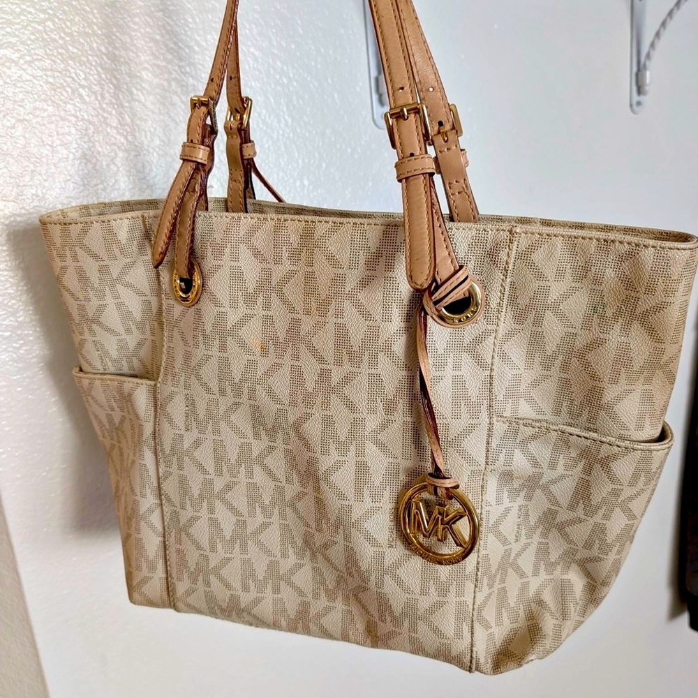 Michael Kors Beige Jet Set Tote Bag/Purse